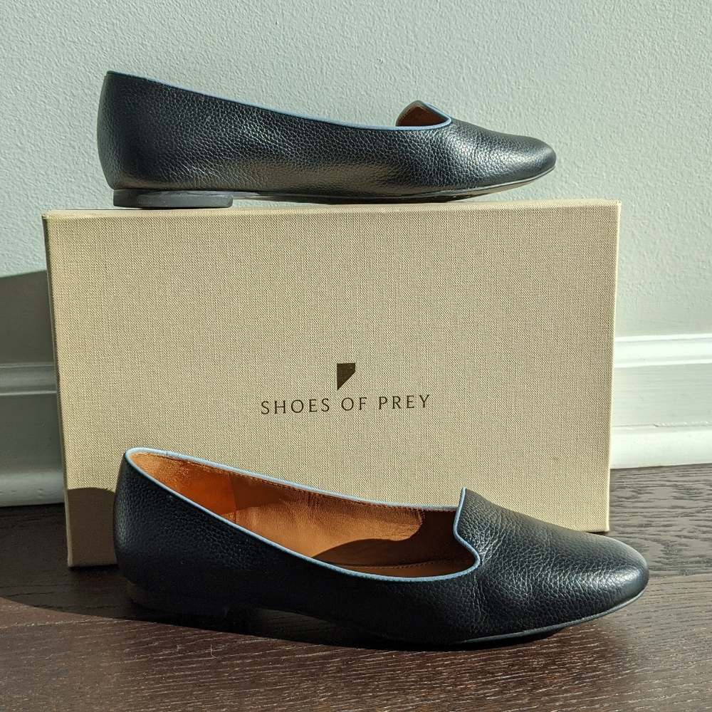 Comfy black flats